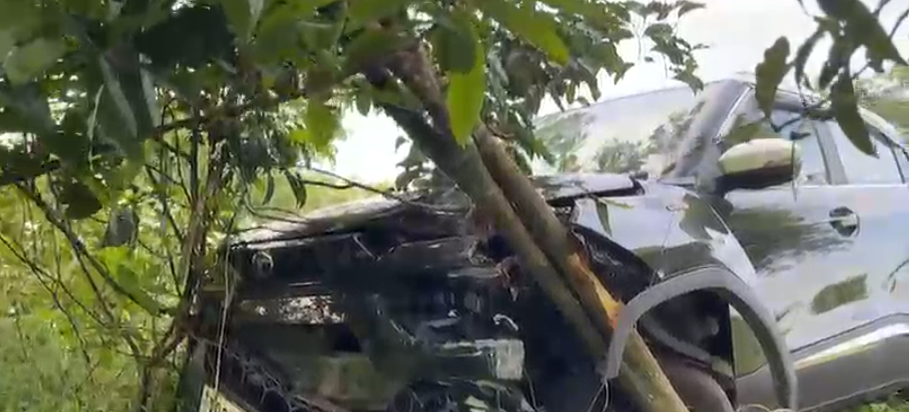 বিশ্রামগঞ্জ পরিমল চৌমুহনি ব্রিজ সংলগ্ন এলাকায় ফিলার ভেঙে টাটা পাঞ্চ গাড়ির ধাক্কা!