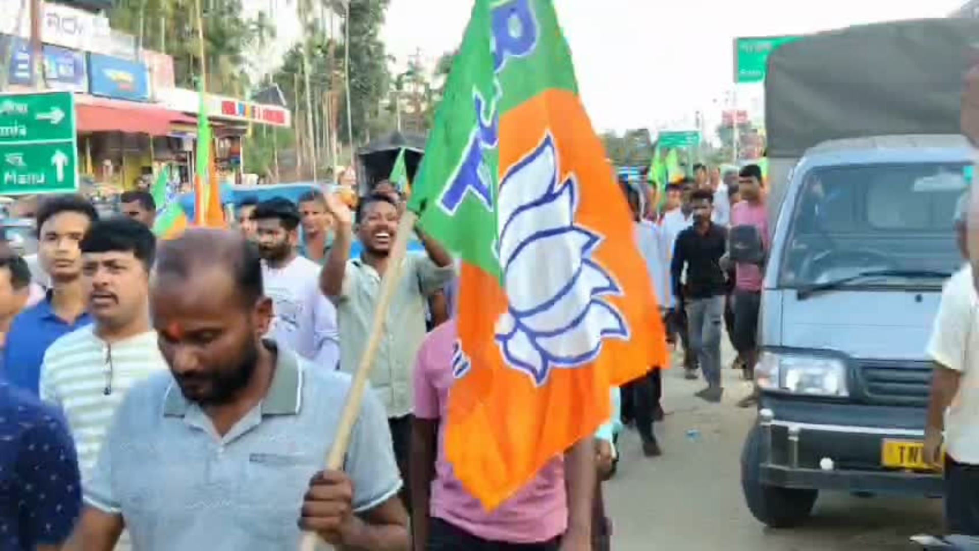 পশ্চিমবঙ্গ ও ধর্মনগরে বিজেপির জয়ে জোলাইবাড়ীতে গেরুয়া আবীরে সুবিশাল বিজয় মিছিল!