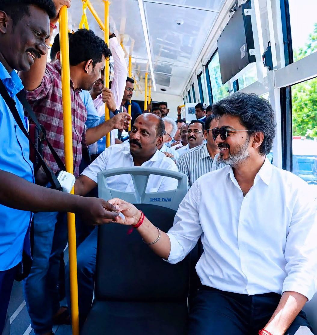 তামিলনাড়ুতে নতুন বাস পরিষেবার সূচনা, যাত্রীদের সঙ্গে প্রথম সফরে বিজয় থালাপথি! তামিলনাড়ুতে নতুন বাস পরিষেবার সূচনা, যাত্রীদের সঙ্গে প্রথম সফরে বিজয় থালাপথি!