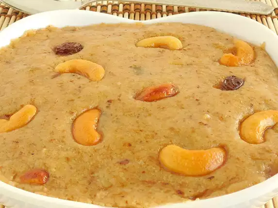 অনেক রকমের তো হালুয়া খেয়েছেন, এবার বাড়িতেই বানিয়ে ফেলুন পাউরুটি দিয়ে হালুয়া।