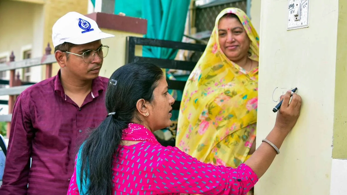 আগস্টেই শুরু সেন্সাস ২০২৭-এর প্রথম পর্ব, ৩৪টি প্রশ্নের উত্তর দিতে হবে নাগরিকদের আগস্টেই শুরু সেন্সাস ২০২৭-এর প্রথম পর্ব, ৩৪টি প্রশ্নের উত্তর দিতে হবে নাগরিকদের
