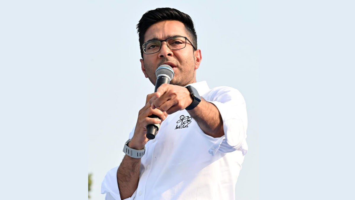 ‘নীরবতা পালন করে পার পাওয়া যাবে না’, হোয়াটসঅ্যাপ চ্যাটের স্ক্রিনশট পোস্ট করে কমিশনকে তুলোধনা অভিষেকের ‘নীরবতা পালন করে পার পাওয়া যাবে না’, হোয়াটসঅ্যাপ চ্যাটের স্ক্রিনশট পোস্ট করে কমিশনকে তুলোধনা অভিষেকের
