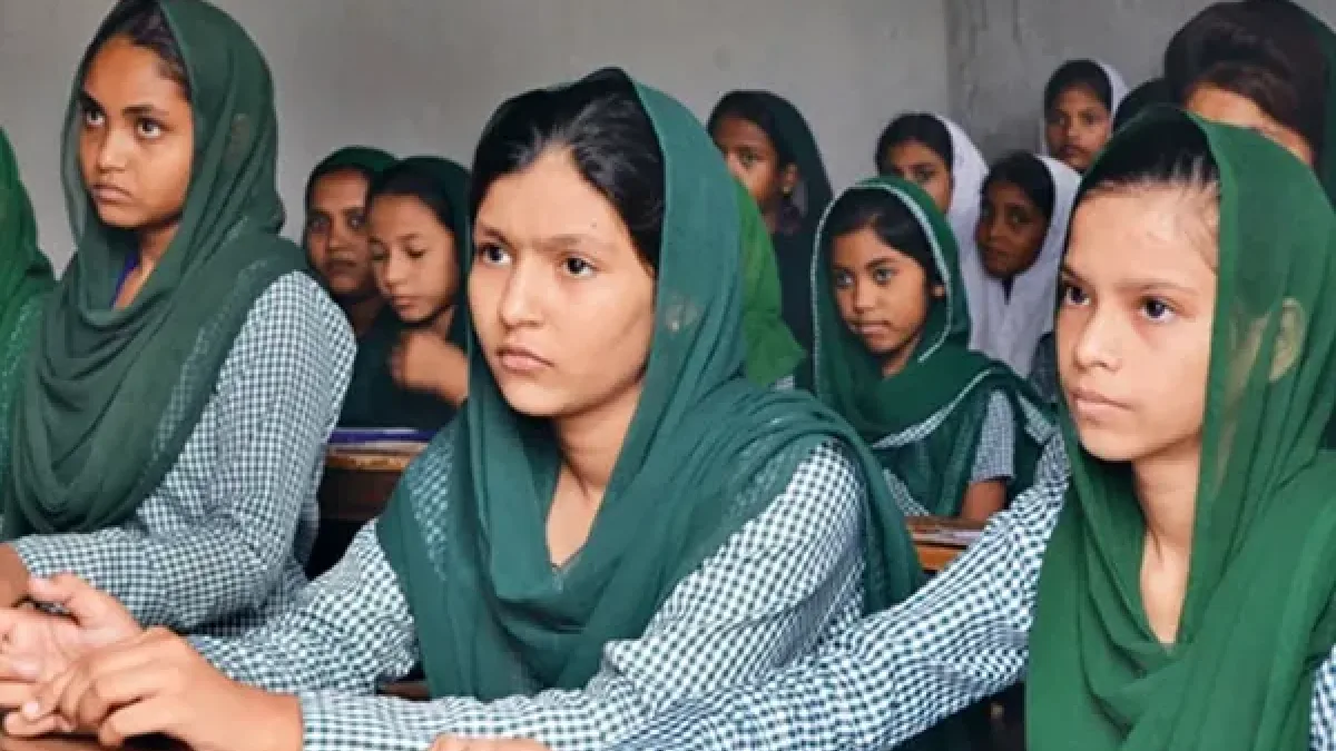 চলতি বছরে বাংলায় বন্ধ হচ্ছে প্রায় ৩০০ মাদ্রাসা চলতি বছরে বাংলায় বন্ধ হচ্ছে প্রায় ৩০০ মাদ্রাসা