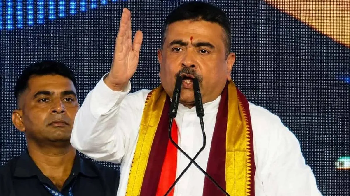 ‘কমিউনিস্ট-দিমাগী নকশাল-দেশবিরোধী শক্তিদের উপড়ে ফেলব’, বিকাশরঞ্জনকেও কড়া বার্তা মুখ্যমন্ত্রীর
