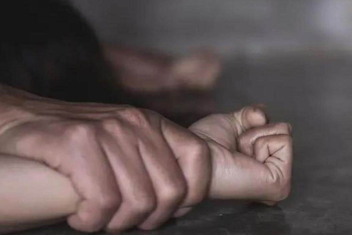 সন্তানকে খুনের ভয় দেখিয়ে মাকে ধর্ষণ, নাদিয়ালে গ্রেপ্তার অভিযুক্ত সন্তানকে খুনের ভয় দেখিয়ে মাকে ধর্ষণ, নাদিয়ালে গ্রেপ্তার অভিযুক্ত