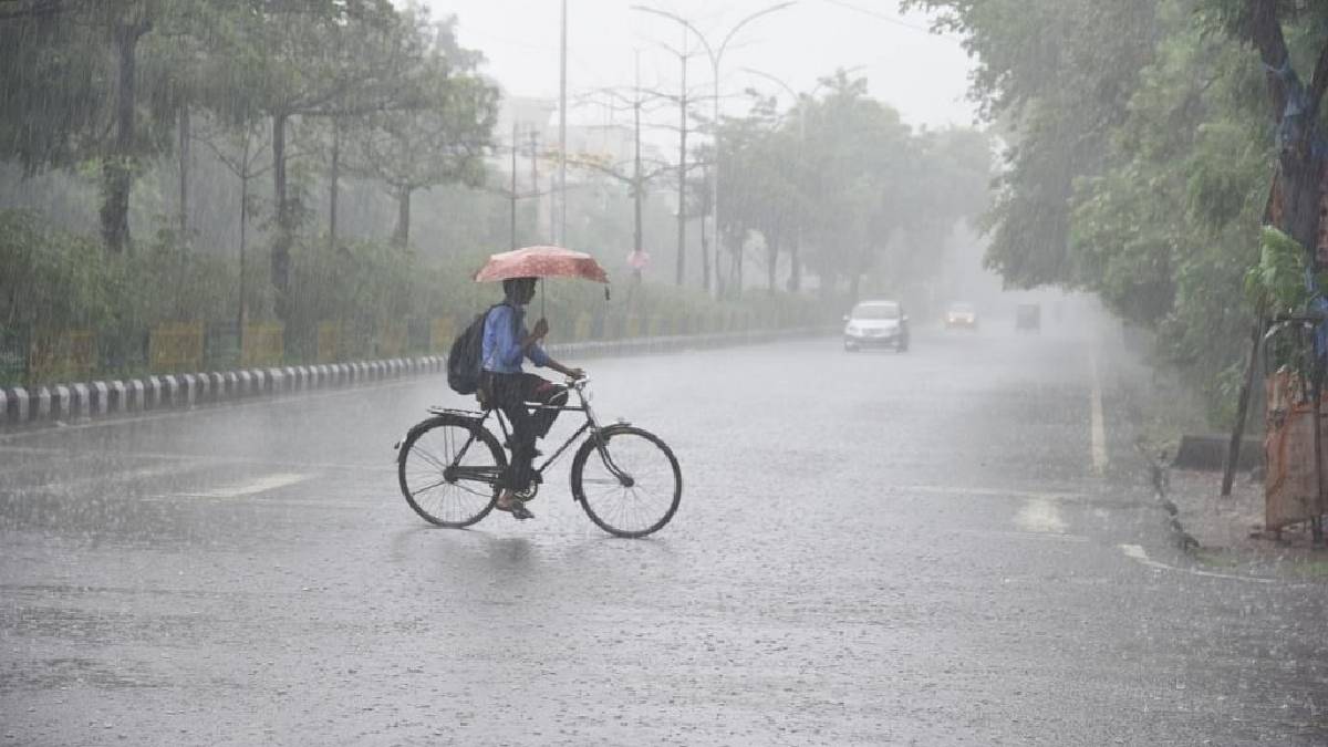 সপ্তাহের শুরুতে ভারী বৃষ্টিতে ভিজবে উত্তর, কলকাতা-সহ দক্ষিণে কী পরিস্থিতি?