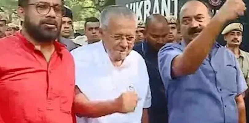 যন্তরমন্তরে পৌঁছনোর আগেই আটক কেরালার প্রাক্তন মুখ্যমন্ত্রী পিনারাই যন্তরমন্তরে পৌঁছনোর আগেই আটক কেরালার প্রাক্তন মুখ্যমন্ত্রী পিনারাই