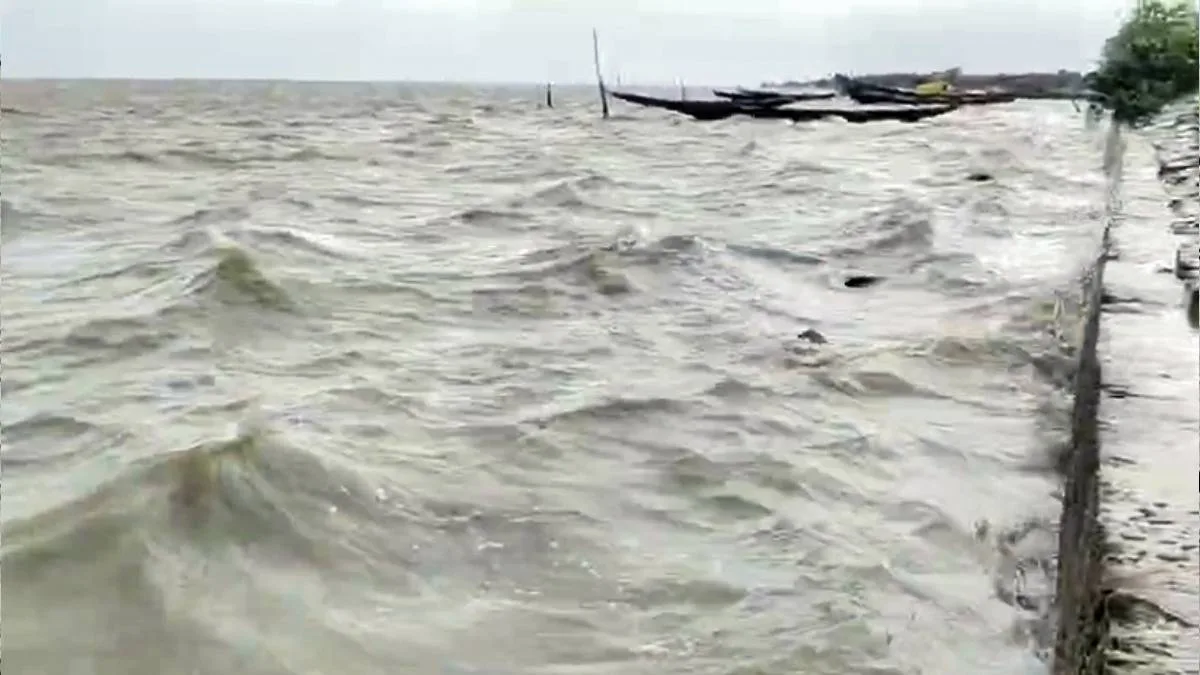 ঘূর্ণিঝড়ের প্রভাবে সুন্দরবনে দুর্যোগের আশঙ্কা, সতর্ক প্রশাসন, চলছে মাইকিং ঘূর্ণিঝড়ের প্রভাবে সুন্দরবনে দুর্যোগের আশঙ্কা, সতর্ক প্রশাসন, চলছে মাইকিং