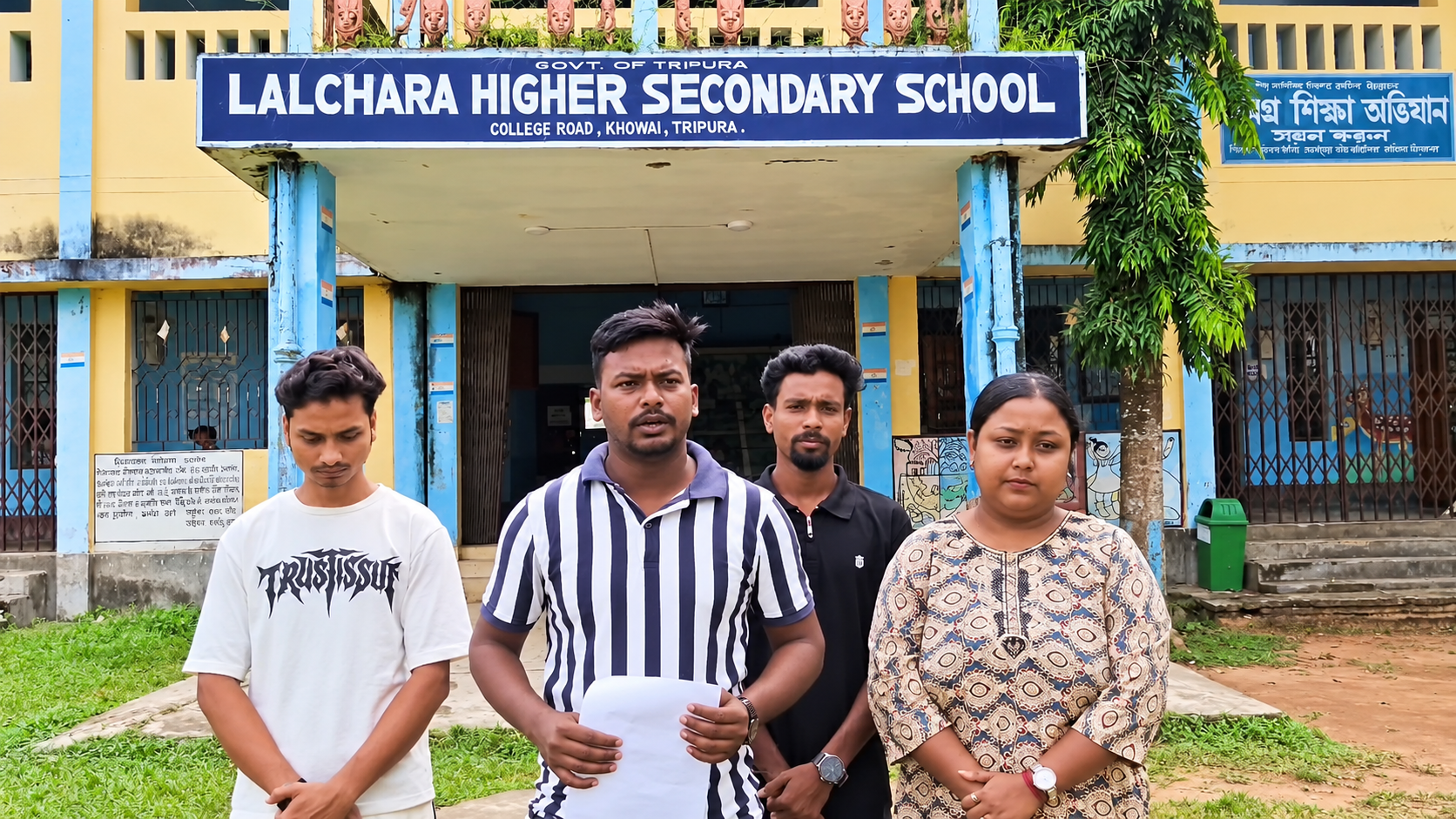 লালছড়া দ্বাদশ শ্রেণি বিদ্যালয়ে শিক্ষক সংকট, এক ঘরে একসঙ্গে পাঁচ শ্রেণির পড়ুয়া! ডেপুটেশন SFI-এর লালছড়া দ্বাদশ শ্রেণি বিদ্যালয়ে শিক্ষক সংকট, এক ঘরে একসঙ্গে পাঁচ শ্রেণির পড়ুয়া! ডেপুটেশন SFI-এর