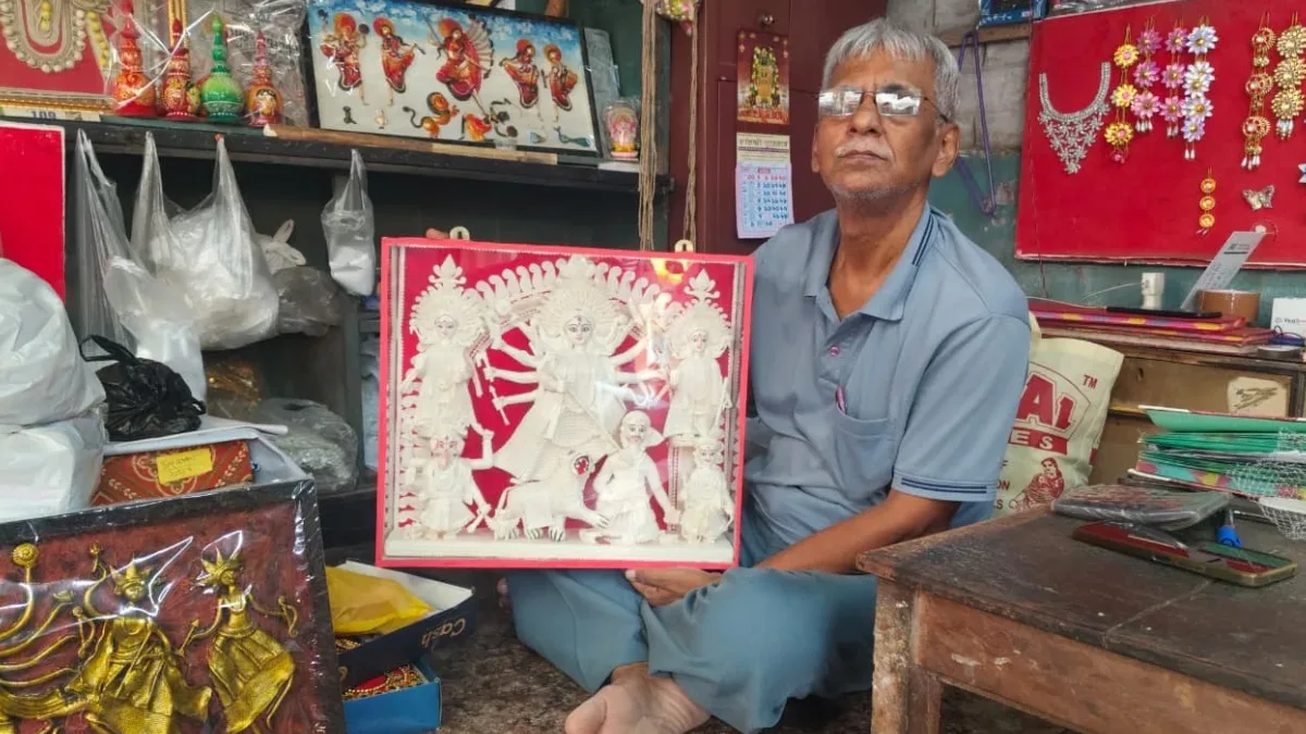 বিদেশে যাচ্ছে কুমোরটুলির মাত্র ৭০টি দুর্গাপ্রতিমা, রফতানির বাজারে বাড়ছে প্রতিযোগিতা