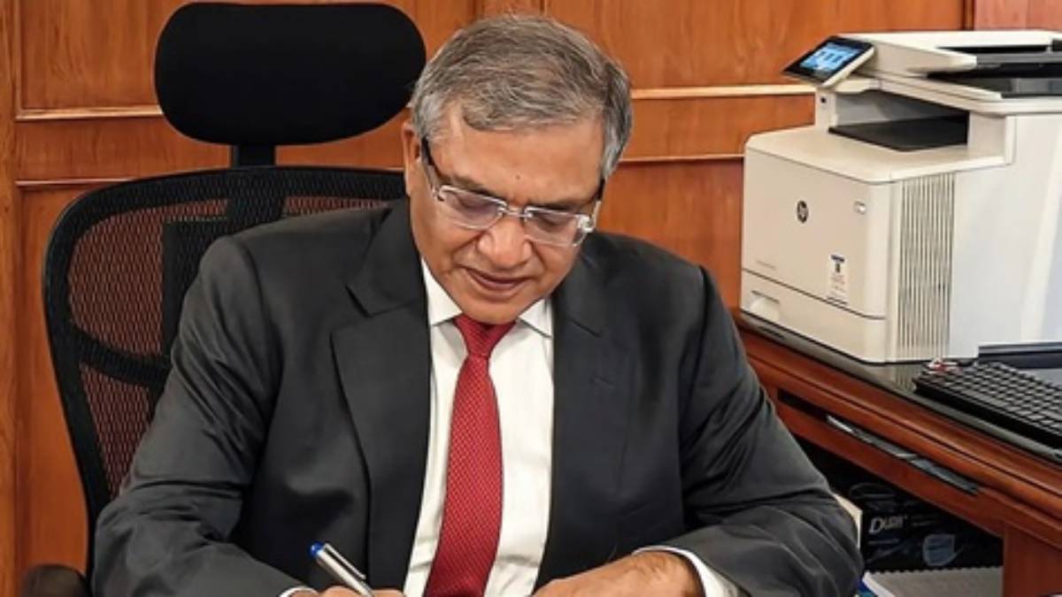 এসআইআরে বাদ পড়া ভোটারদের নাম ফেরাতে বাড়ি বাড়ি বিএলও, ‘অন-স্পট’ ফর্ম-৬ পূরণের নির্দেশ কমিশনের