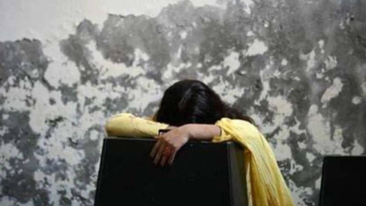 ফাঁকা ফ্ল্যাটে প্রেমিকার সঙ্গে ঘনিষ্ঠতা চিকিৎসকের, হবু স্ত্রী দেখে প্রতিবাদ করতেই ভয়ঙ্কর কাণ্ড ফাঁকা ফ্ল্যাটে প্রেমিকার সঙ্গে ঘনিষ্ঠতা চিকিৎসকের, হবু স্ত্রী দেখে প্রতিবাদ করতেই ভয়ঙ্কর কাণ্ড