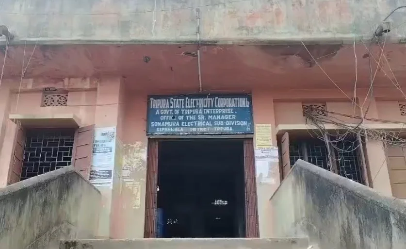 সোনামুড়ায় বিদ্যুতের ‘ভুতুড়ে’ বিলে দিশেহারা সাধারণ মানুষ, প্রতি ইউনিটের দাম ৬২ টাকা!