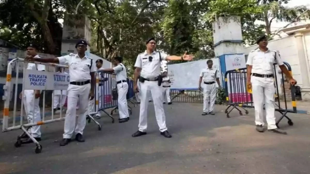 কলকাতা-রাজ্য পুলিশের ছুটি বাতিল, দুর্গাপুজোর মুখে রেশন ভাতা বাড়াল রাজ্য সরকার