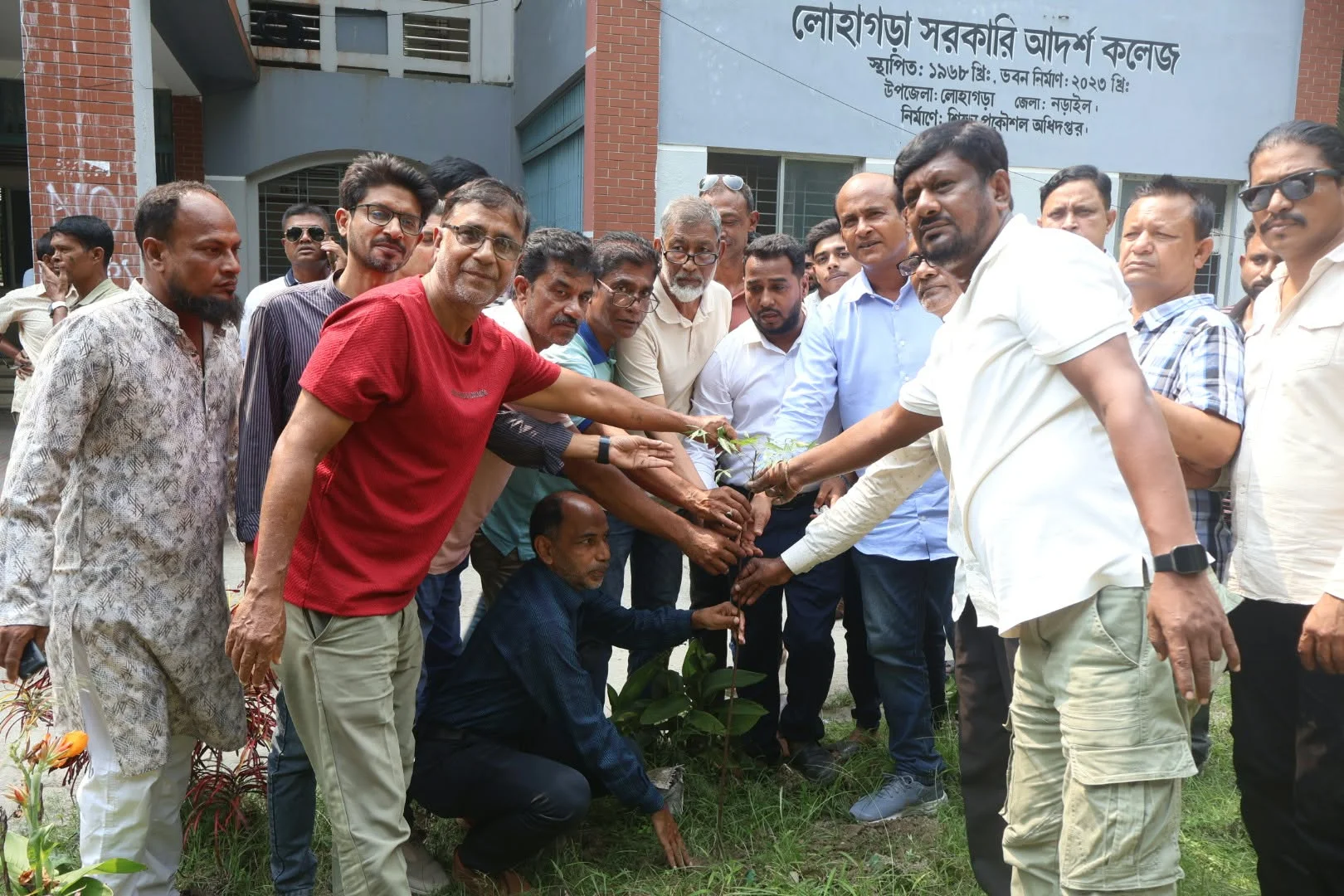 নড়াইলে আসাদুজ্জামান আসাদের অংশগ্রহণে বৃক্ষরোপণ কর্মসূচি