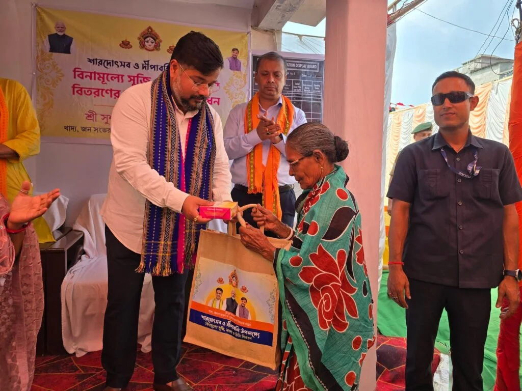 দুর্গাপূজা ও দীপাবলিতে বড় উপহার! ত্রিপুরায় রেশন কার্ডধারীদের বিনামূল্যে আটা, চিনি ও সুজি বিতরণ শুরু দুর্গাপূজা ও দীপাবলিতে বড় উপহার! ত্রিপুরায় রেশন কার্ডধারীদের বিনামূল্যে আটা, চিনি ও সুজি বিতরণ শুরু